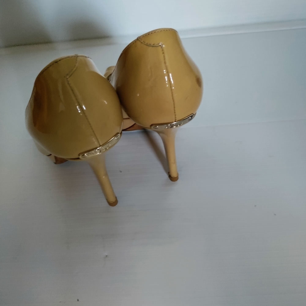 DIOR BEIGE PATENT LEATHER PEEP TOE PUMPS size 36 - Picture 3 of 10